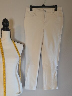 Style & Co. Women's Off-White/Cream Curvy Girlfriend Jeans Size 8 EUC